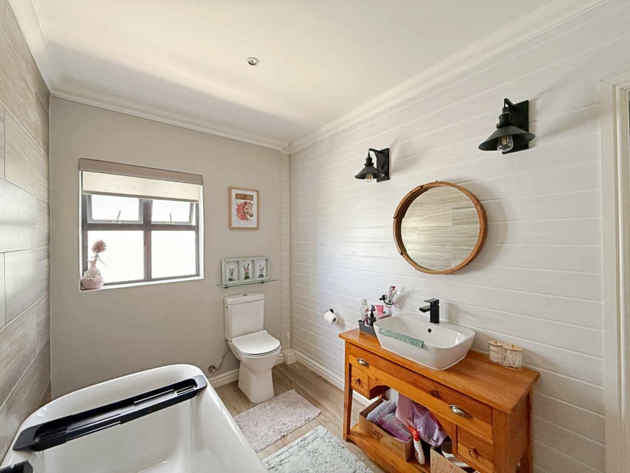 4 Bedroom Property for Sale in Calypso Beach Western Cape